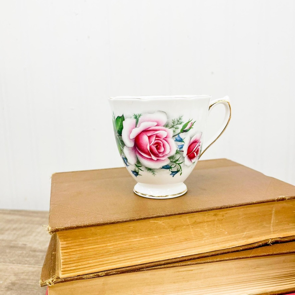 Vintage Elizabethan Tea Cup Fine Bone China Floral Gold Edge Made in England